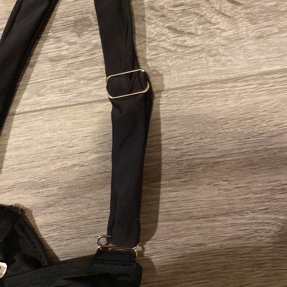 Black XL bikini top with metal clasp and hardware, adjustable straps, EUC - Picture 8 of 9